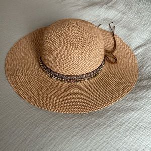Pretty Persuasions adjustable beige sun hat with detailing around brim. NWT